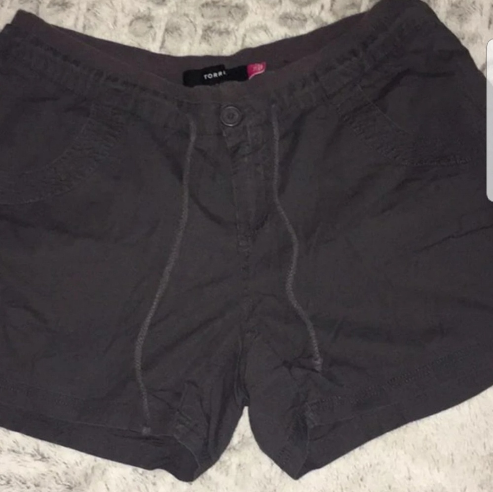 ISO Torrid short in sz 10 ....as pictured in diffe